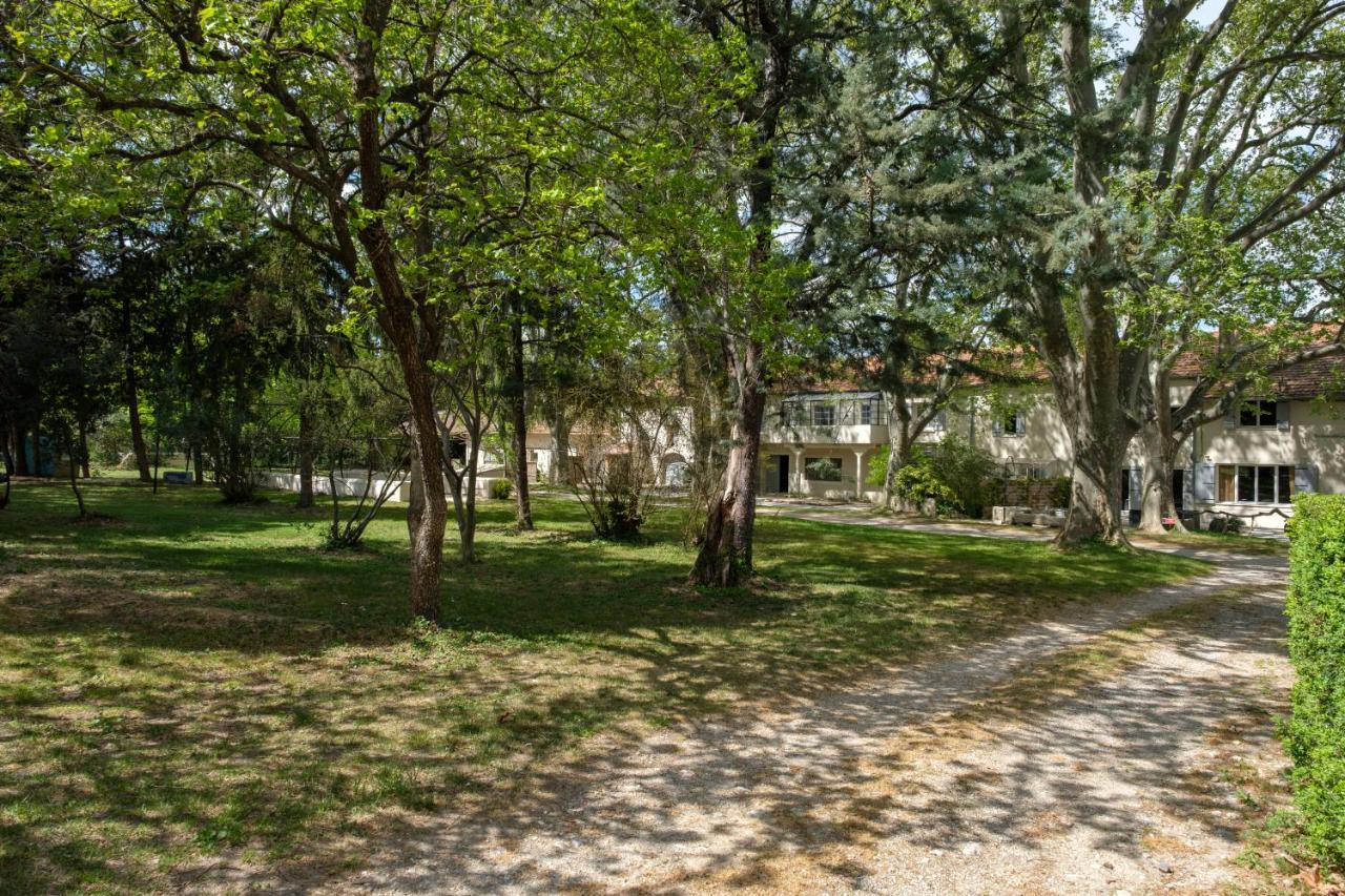 Mas Neuf De Romanin : Mas Provencal Familial Saint-Remy-de-Provence Exterior photo